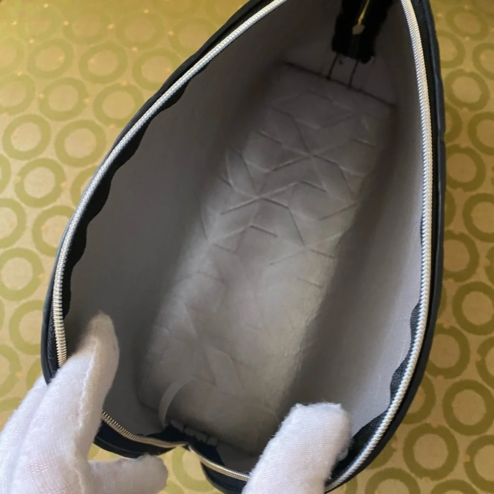 Cosmetic bag